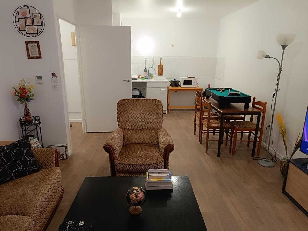 Bel Appartement Disponible Конфлан-Сент-Онорин Экстерьер фото